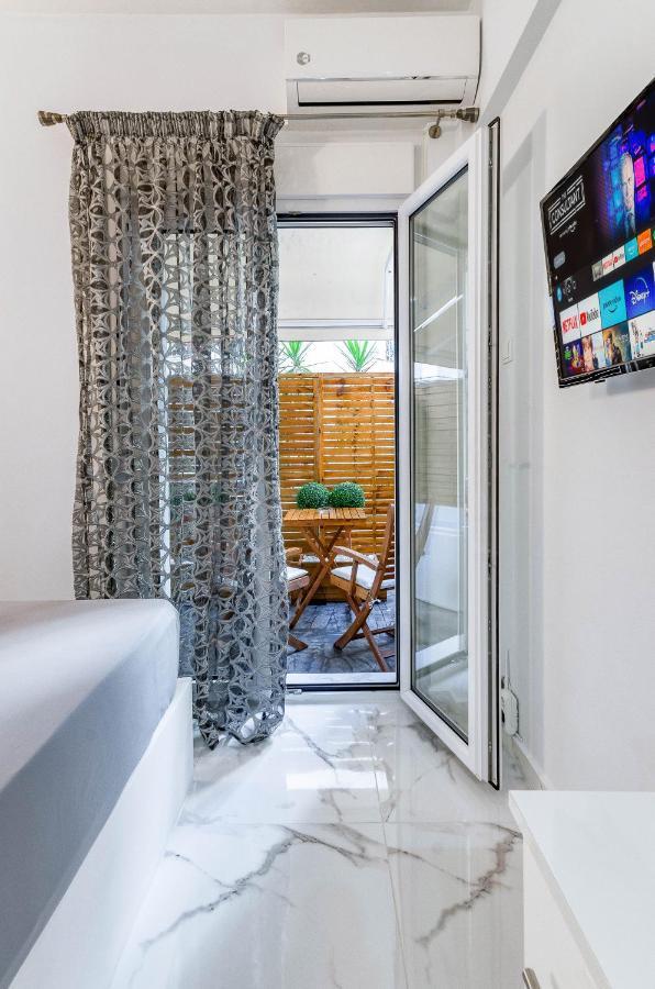 Lux Studio 11 With Yard In The Heart Of Athens Apartamento Exterior foto