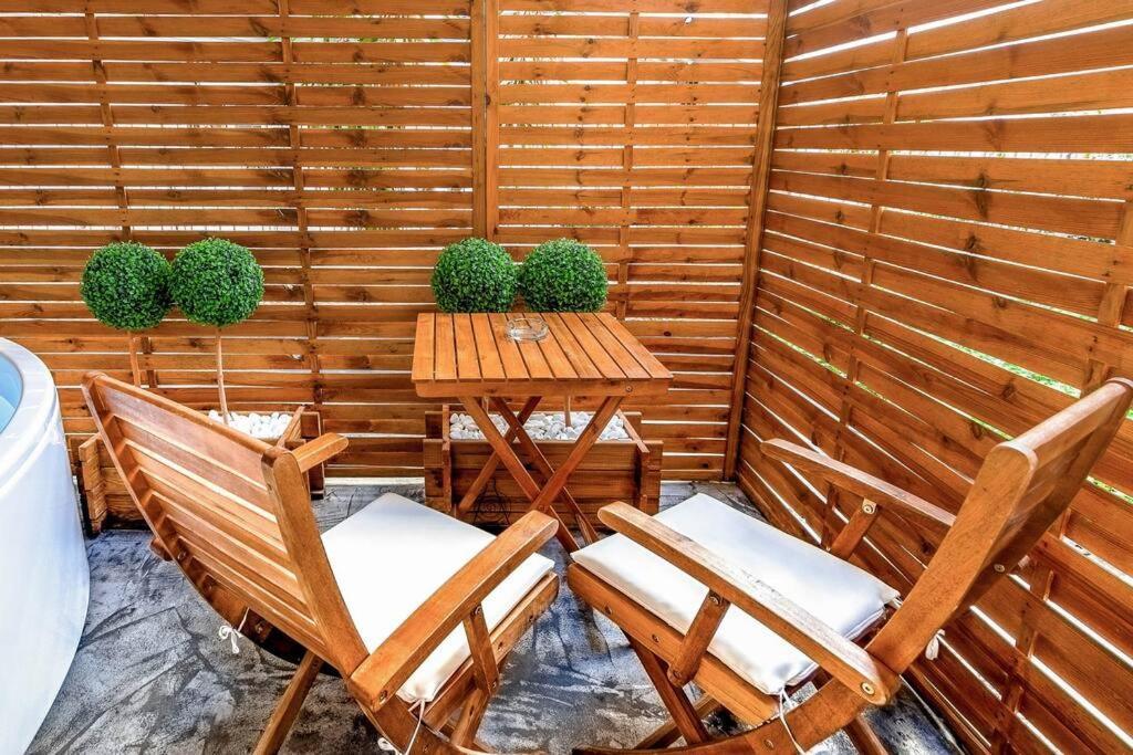 Lux Studio 11 With Yard In The Heart Of Athens Apartamento Exterior foto